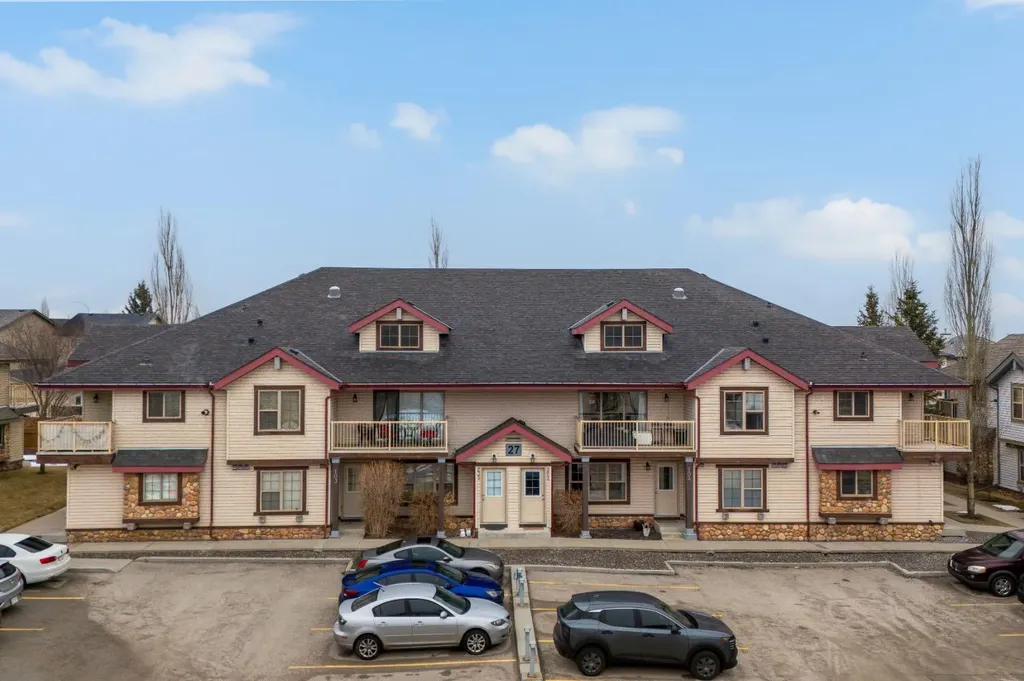 27 Everridge Square SW Calgary AB T2Y 5J7