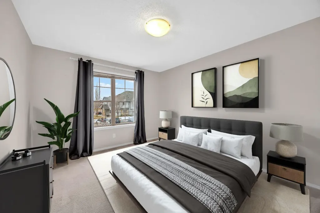 27 Everridge Square SW Calgary AB T2Y 5J7