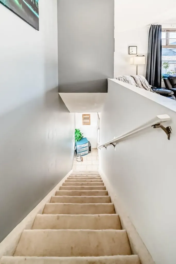 27 Everridge Square SW Calgary AB T2Y 5J7