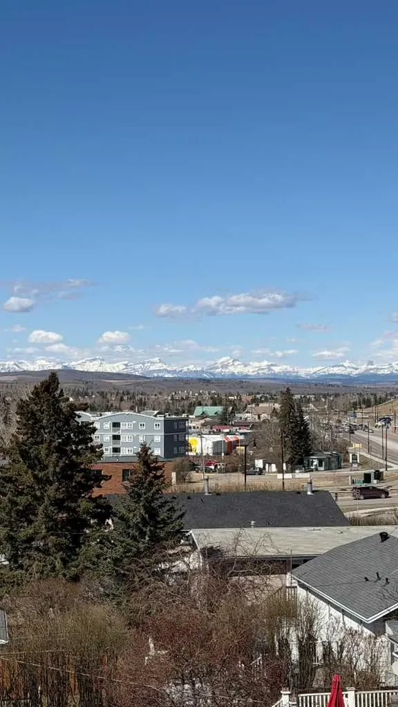 141 Mountain Street Cochrane AB T4C1Z5