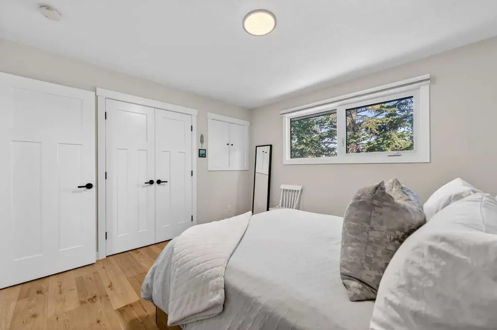 8927 48 Avenue NW Calgary AB T3B 2B5