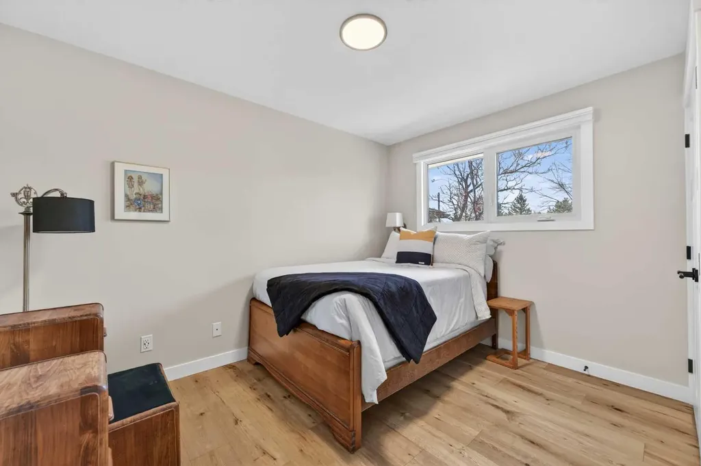8927 48 Avenue NW Calgary AB T3B 2B5