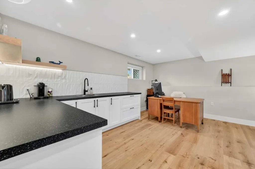 8927 48 Avenue NW Calgary AB T3B 2B5