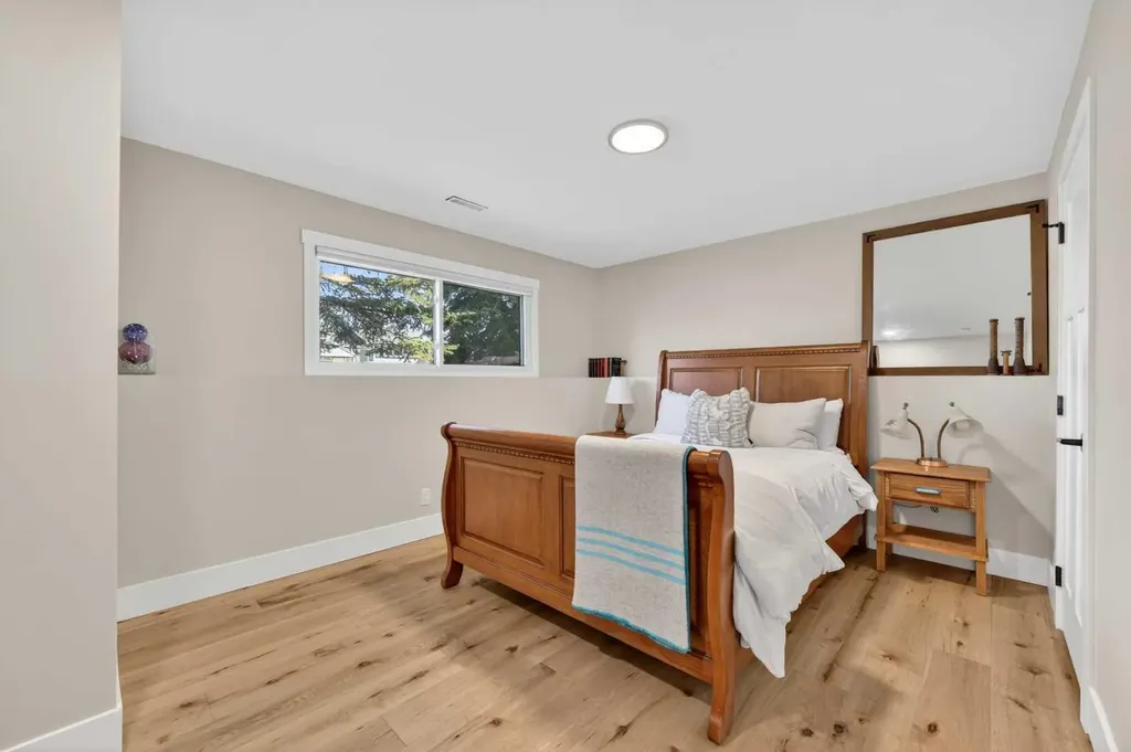 8927 48 Avenue NW Calgary AB T3B 2B5