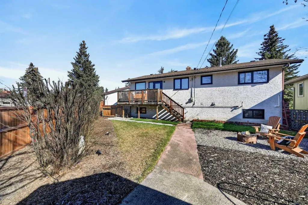 8927 48 Avenue NW Calgary AB T3B 2B5