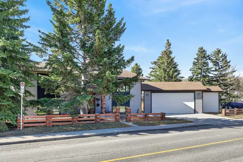 8927 48 Avenue NW Calgary AB T3B 2B5