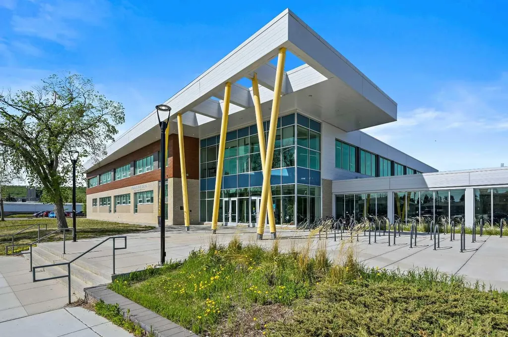 8927 48 Avenue NW Calgary AB T3B 2B5