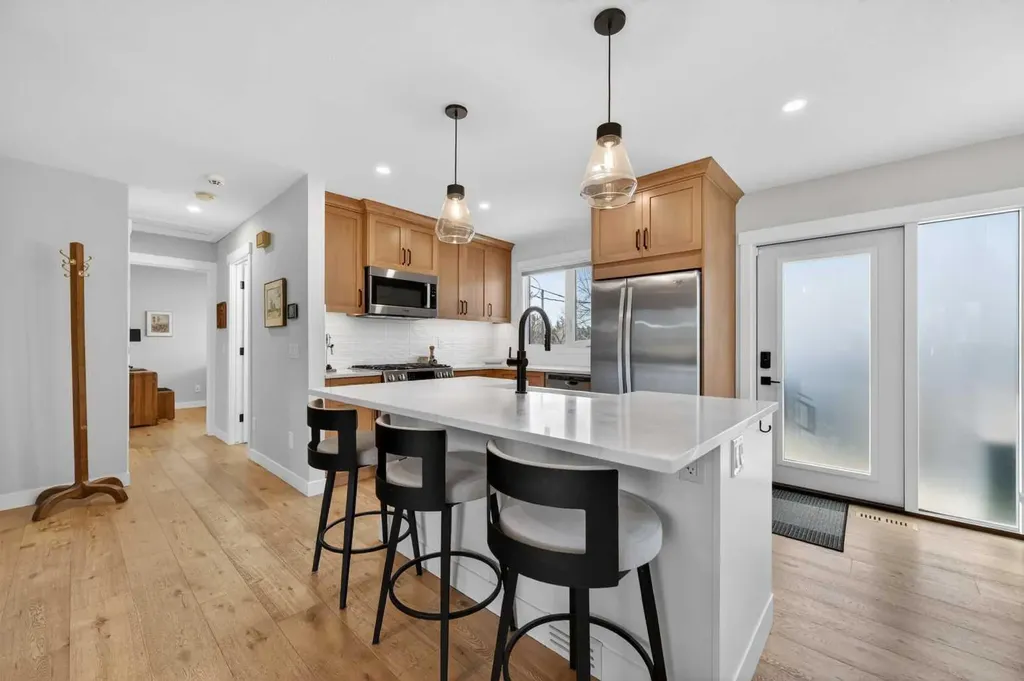 8927 48 Avenue NW Calgary AB T3B 2B5