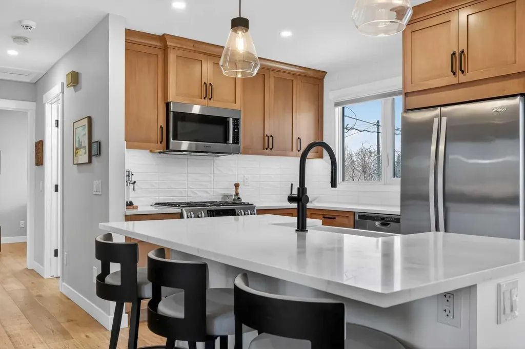 8927 48 Avenue NW Calgary AB T3B 2B5