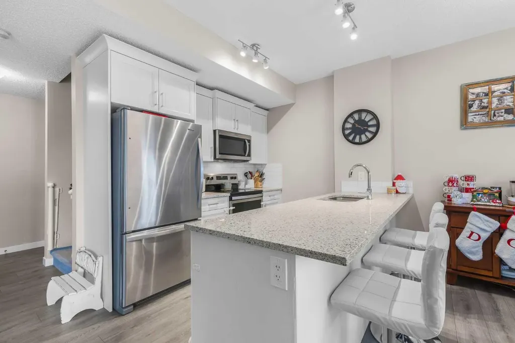 250 Fireside View Cochrane AB T4C2M2