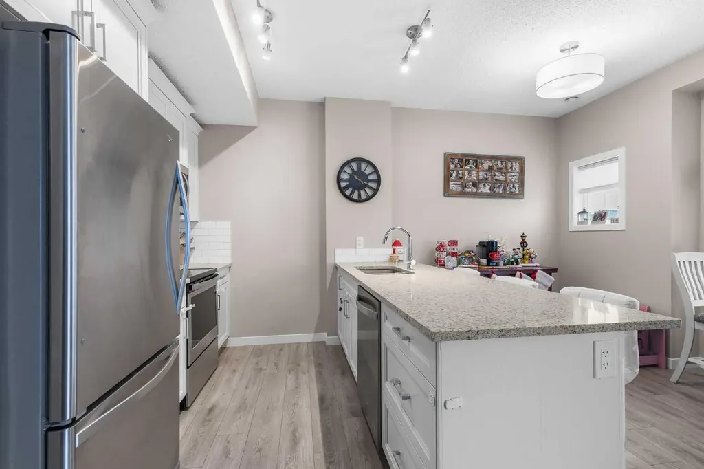 250 Fireside View Cochrane AB T4C2M2