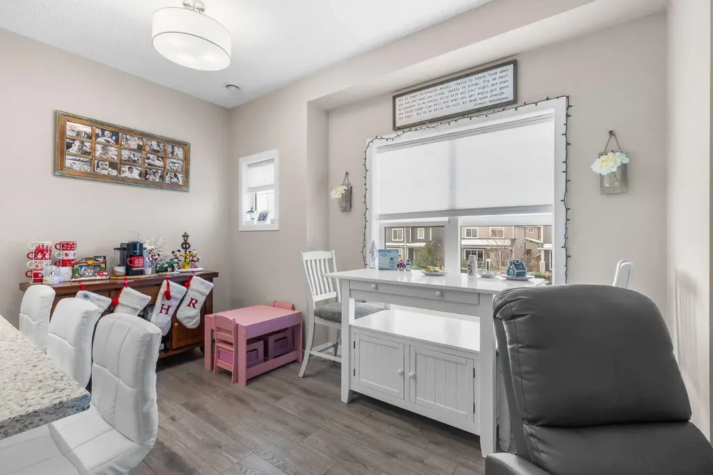 250 Fireside View Cochrane AB T4C2M2