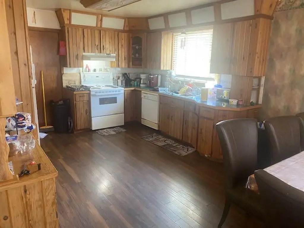 5325 53 Avenue Bashaw AB T0B 0H0