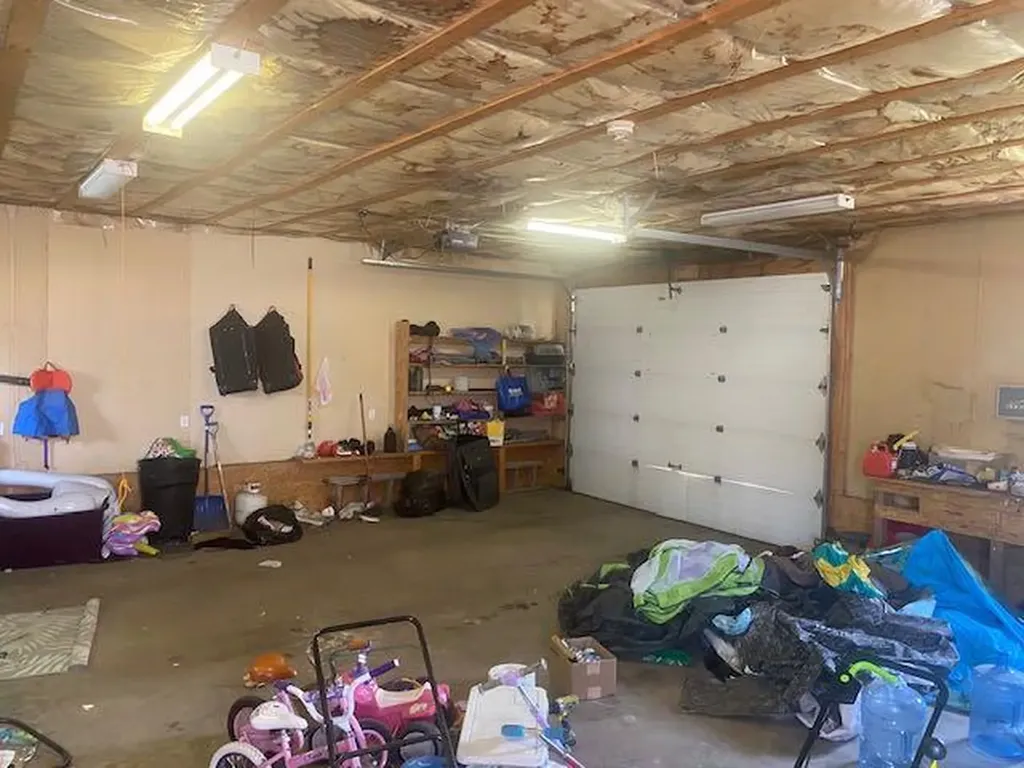 5325 53 Avenue Bashaw AB T0B 0H0