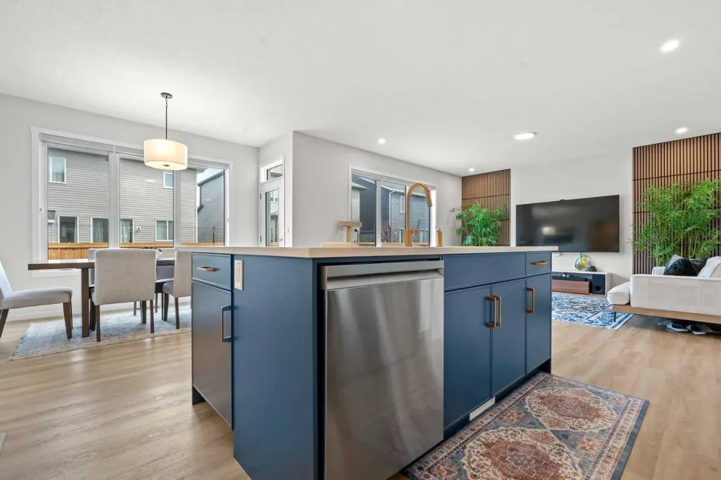 12 Southwinds Common SW Airdrie AB T4B 5T9