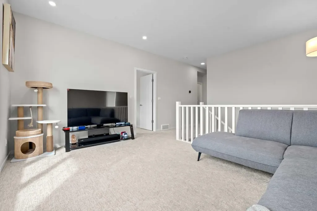 12 Southwinds Common SW Airdrie AB T4B 5T9