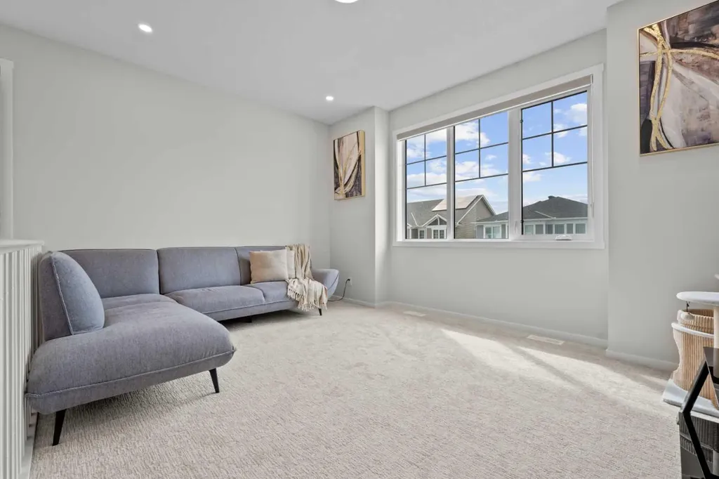 12 Southwinds Common SW Airdrie AB T4B 5T9