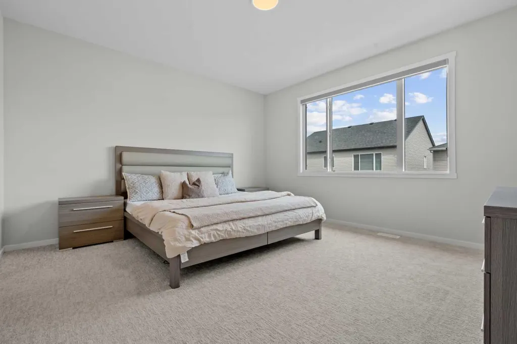 12 Southwinds Common SW Airdrie AB T4B 5T9