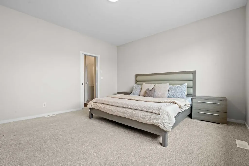 12 Southwinds Common SW Airdrie AB T4B 5T9