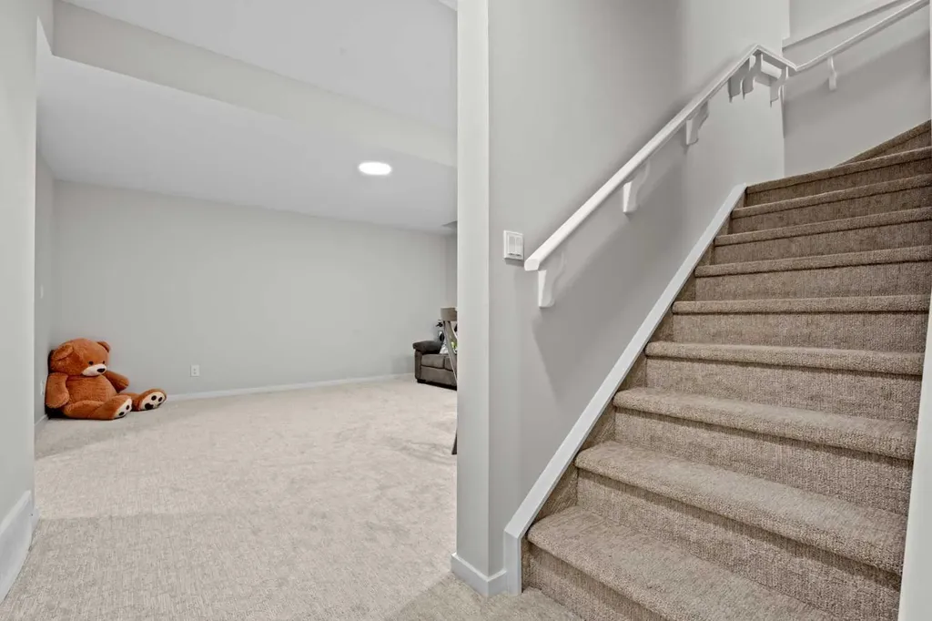 12 Southwinds Common SW Airdrie AB T4B 5T9