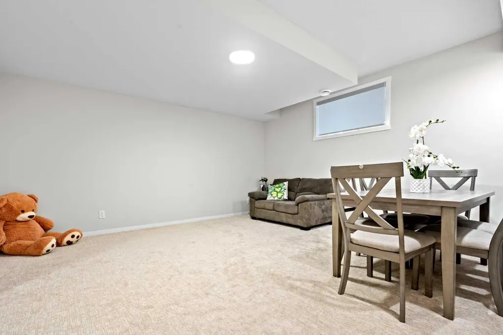 12 Southwinds Common SW Airdrie AB T4B 5T9