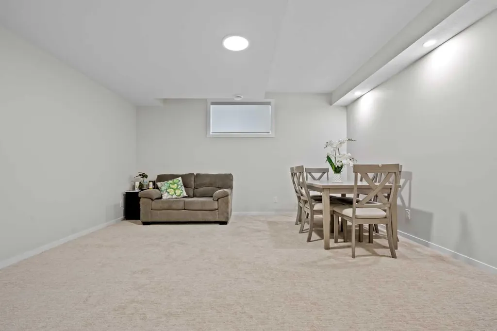 12 Southwinds Common SW Airdrie AB T4B 5T9
