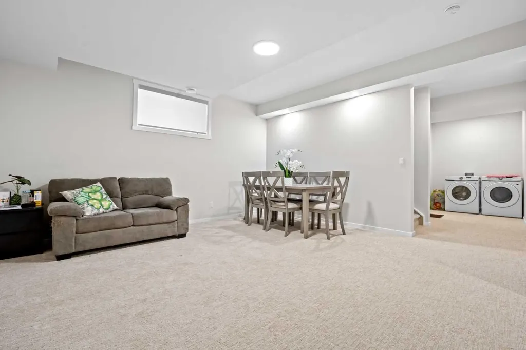 12 Southwinds Common SW Airdrie AB T4B 5T9