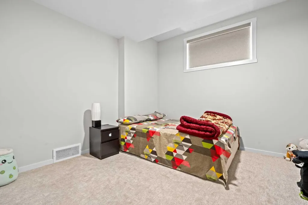 12 Southwinds Common SW Airdrie AB T4B 5T9