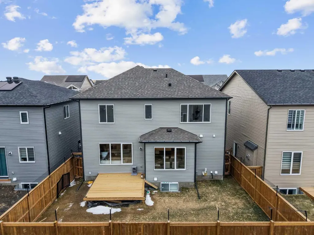 12 Southwinds Common SW Airdrie AB T4B 5T9