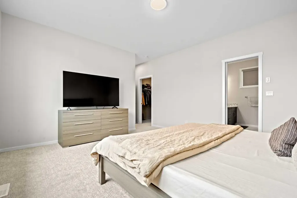 12 Southwinds Common SW Airdrie AB T4B 5T9