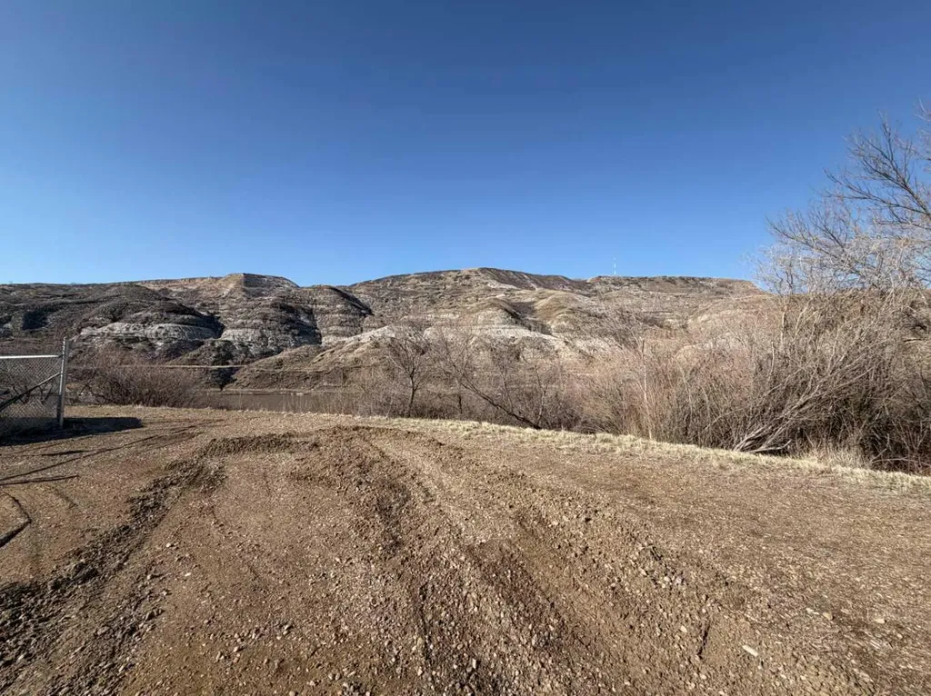424 River Drive Drumheller AB T0J0Y0