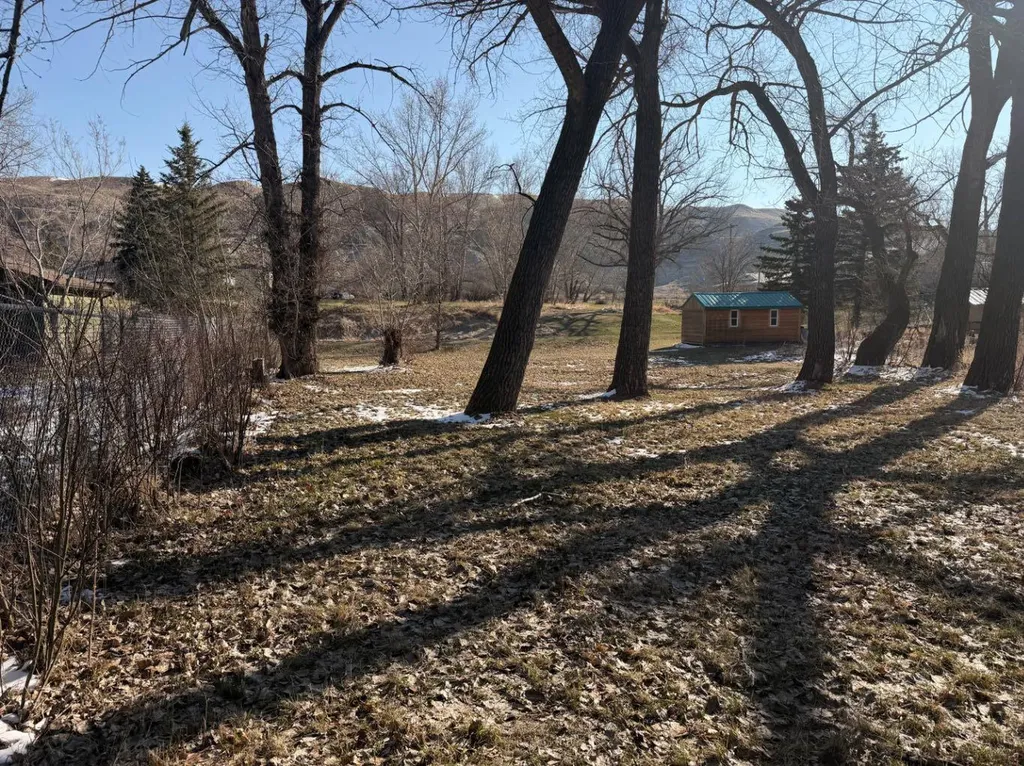 424 River Drive Drumheller AB T0J0Y0