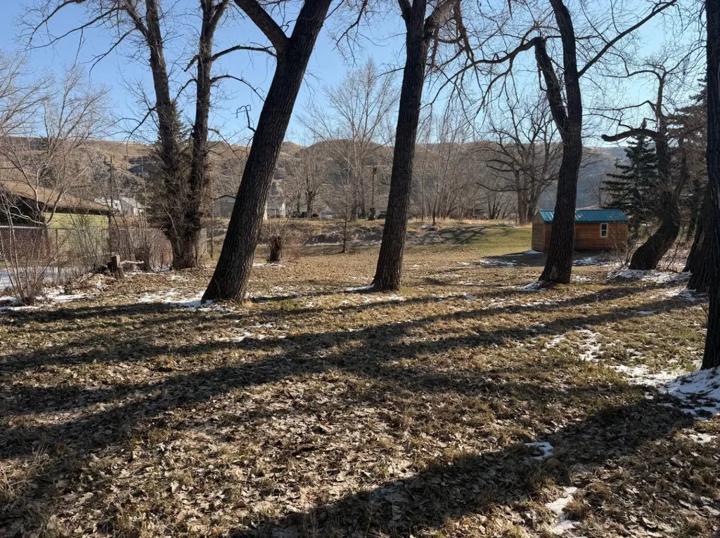 424 River Drive Drumheller AB T0J0Y0