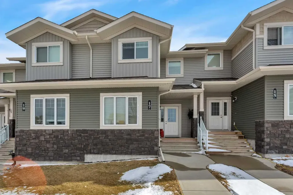 17 Crestview Boulevard Sylvan Lake AB T4S 0N4