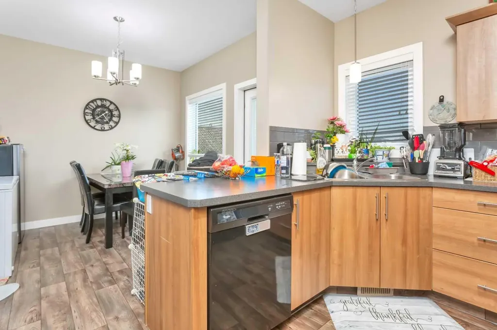 17 Crestview Boulevard Sylvan Lake AB T4S 0N4