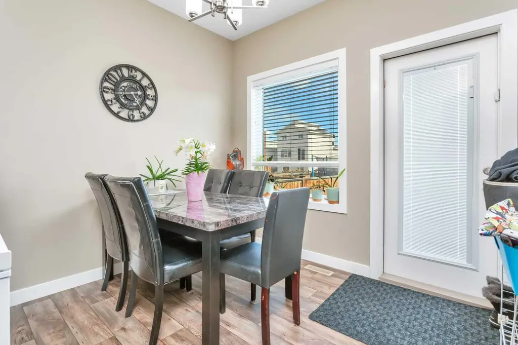 17 Crestview Boulevard Sylvan Lake AB T4S 0N4