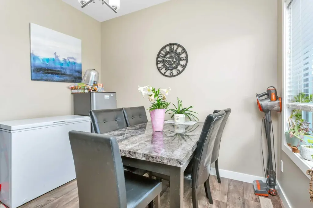 17 Crestview Boulevard Sylvan Lake AB T4S 0N4