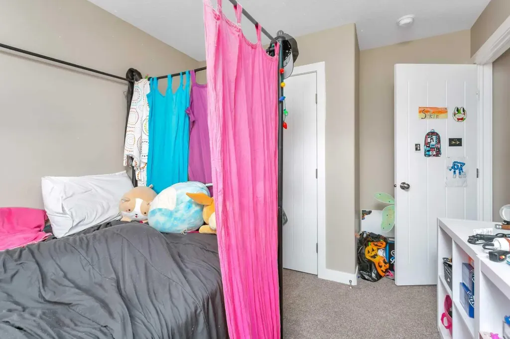 17 Crestview Boulevard Sylvan Lake AB T4S 0N4