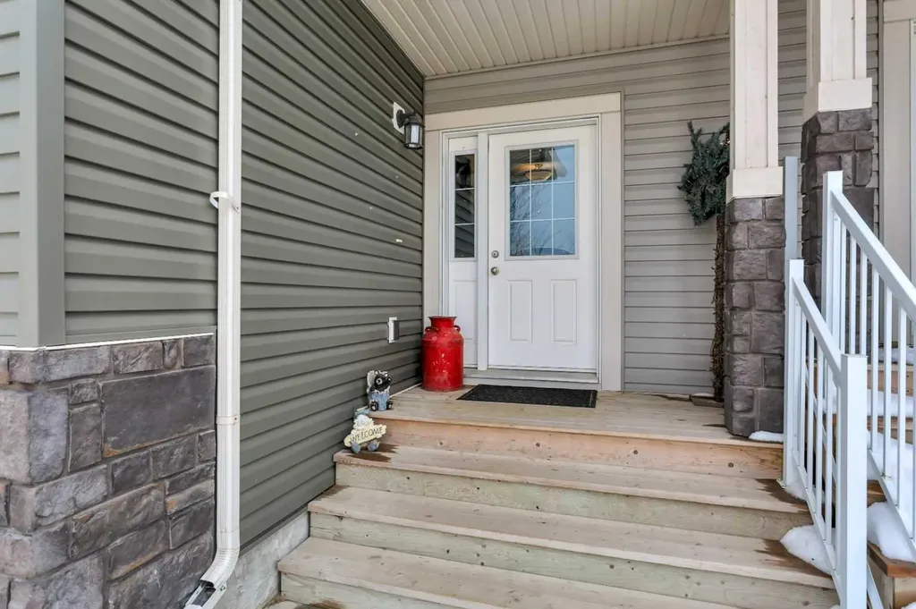 17 Crestview Boulevard Sylvan Lake AB T4S 0N4