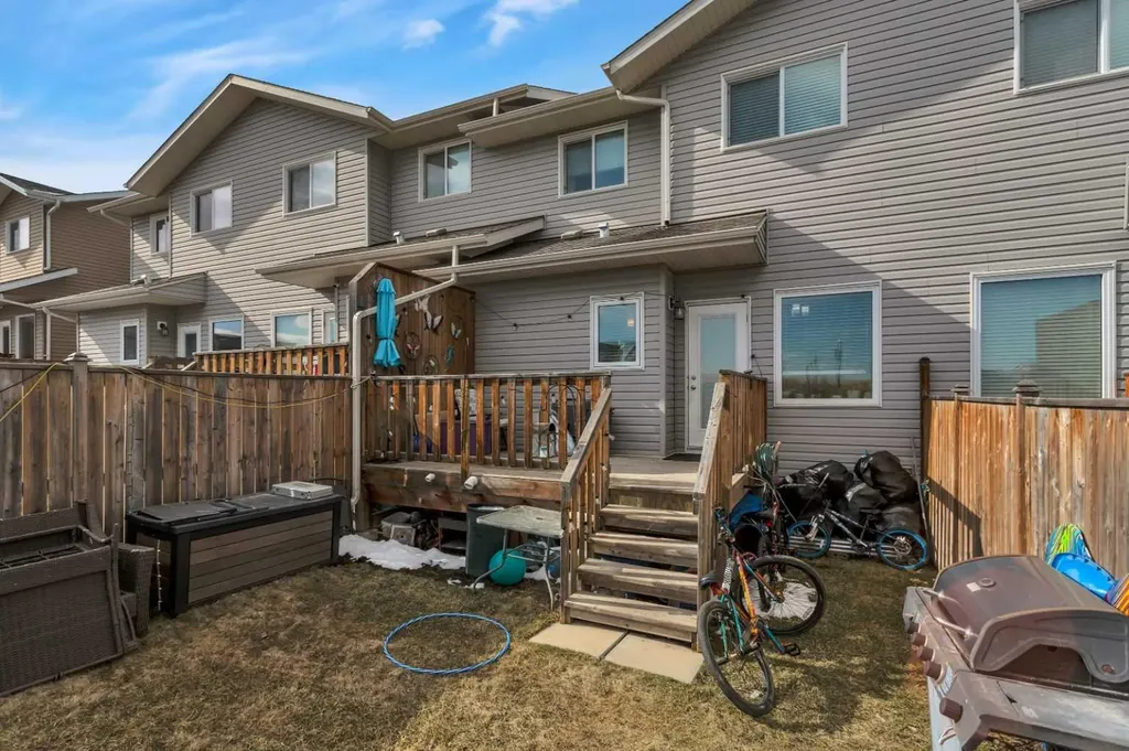 17 Crestview Boulevard Sylvan Lake AB T4S 0N4