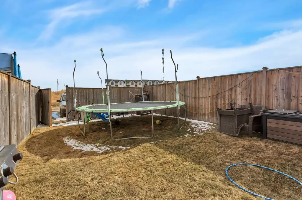 17 Crestview Boulevard Sylvan Lake AB T4S 0N4