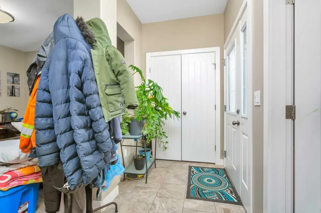 17 Crestview Boulevard Sylvan Lake AB T4S 0N4