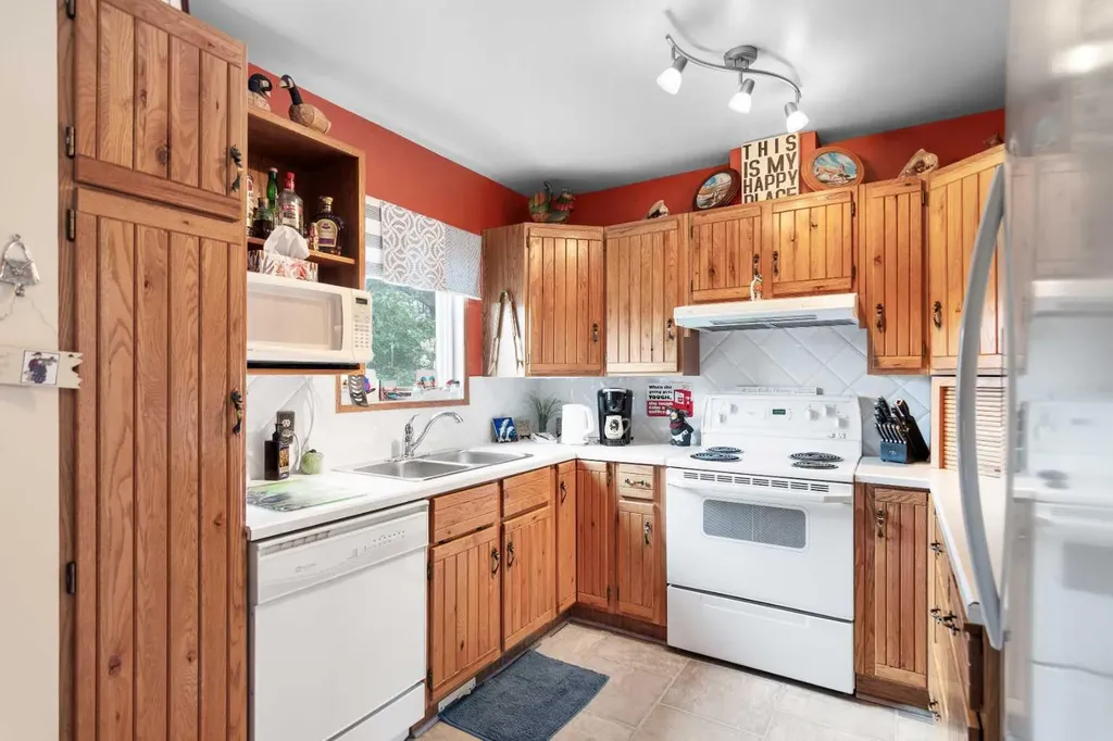 5014 43 Street Sylvan Lake AB T4S1C1