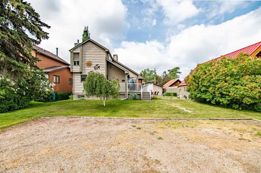 5014 43 Street Sylvan Lake AB T4S1C1