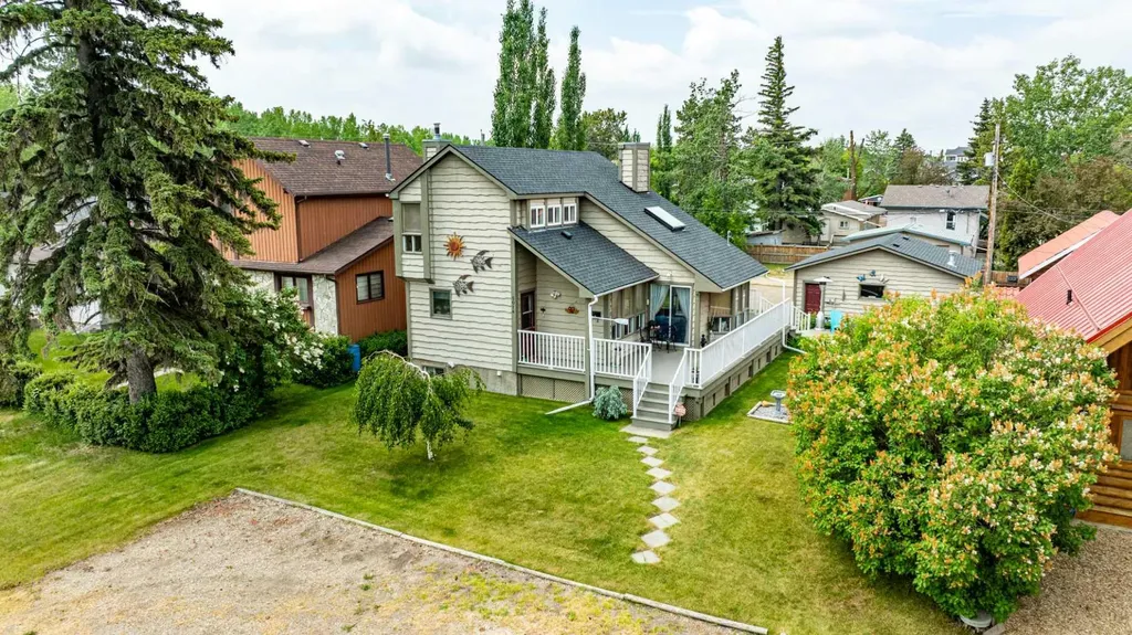 5014 43 Street Sylvan Lake AB T4S1C1