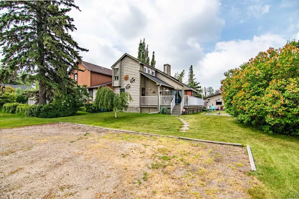 5014 43 Street Sylvan Lake AB T4S1C1