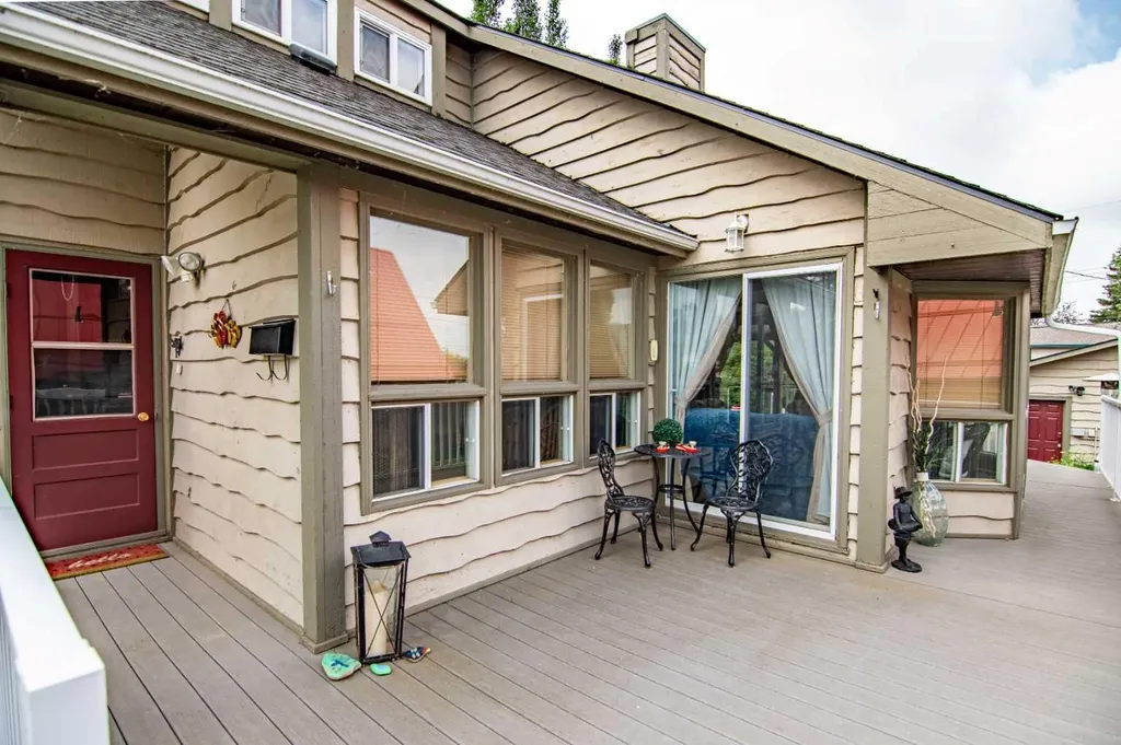 5014 43 Street Sylvan Lake AB T4S1C1