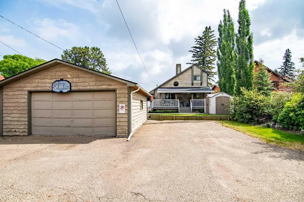 5014 43 Street Sylvan Lake AB T4S1C1