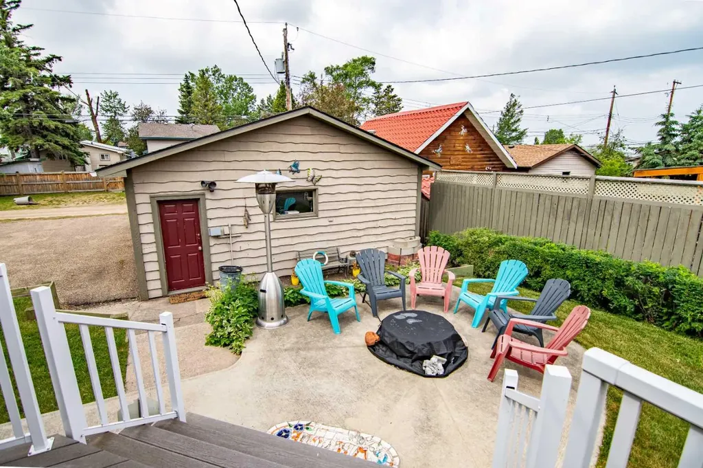 5014 43 Street Sylvan Lake AB T4S1C1
