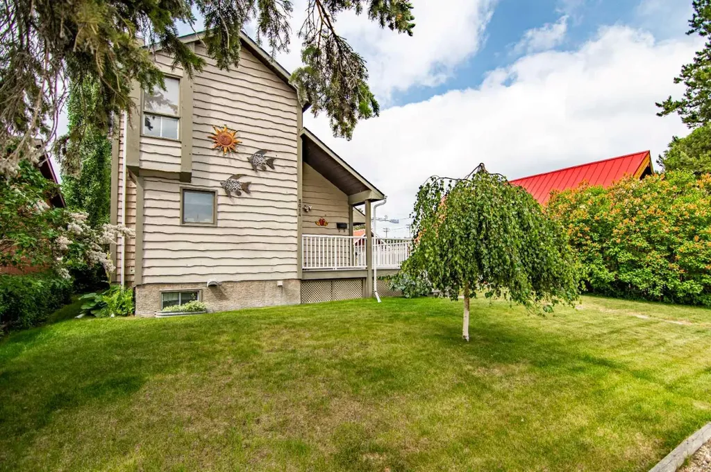 5014 43 Street Sylvan Lake AB T4S1C1